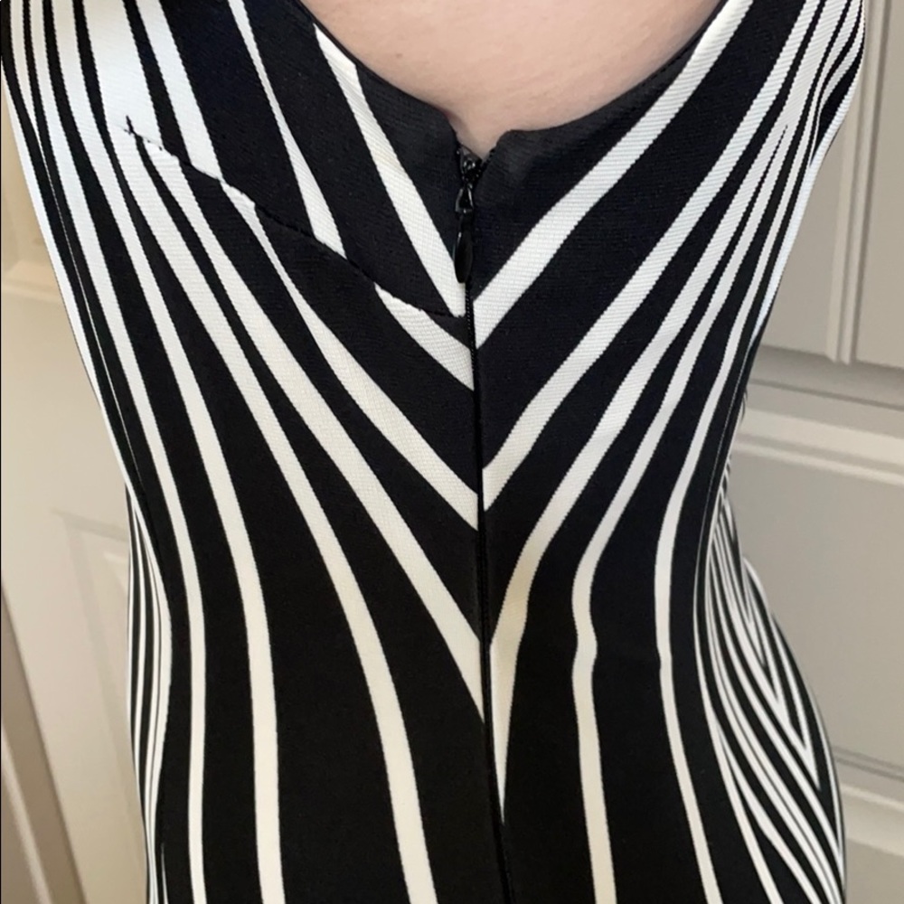 Maggie London Dress Size 6 Black and White - Picture 8 of 13